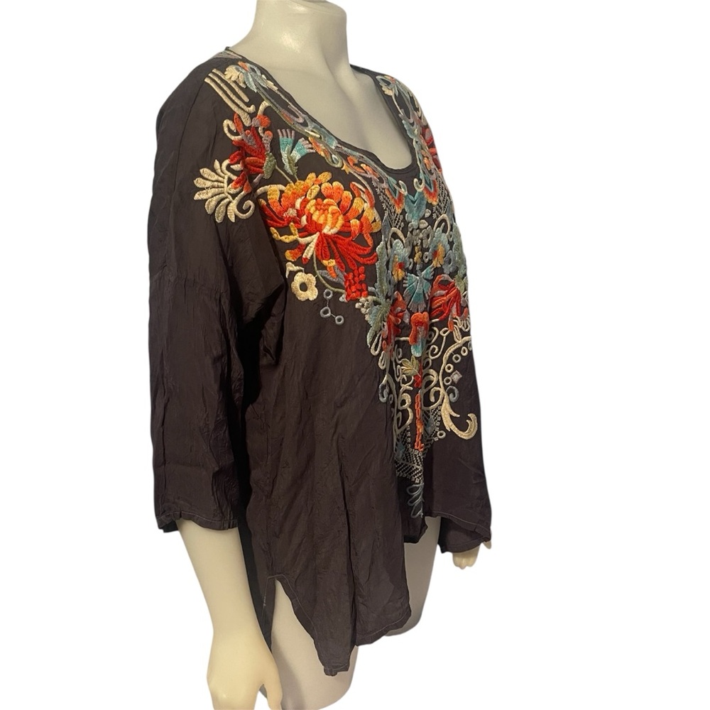 Johnny Was Embroidered Floral Gray Silk Blouse Sz M - Picture 4 of 5